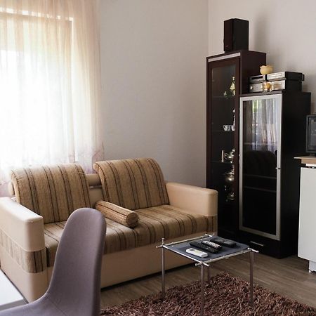 Cozy Spacious Apartment Pejë Esterno foto