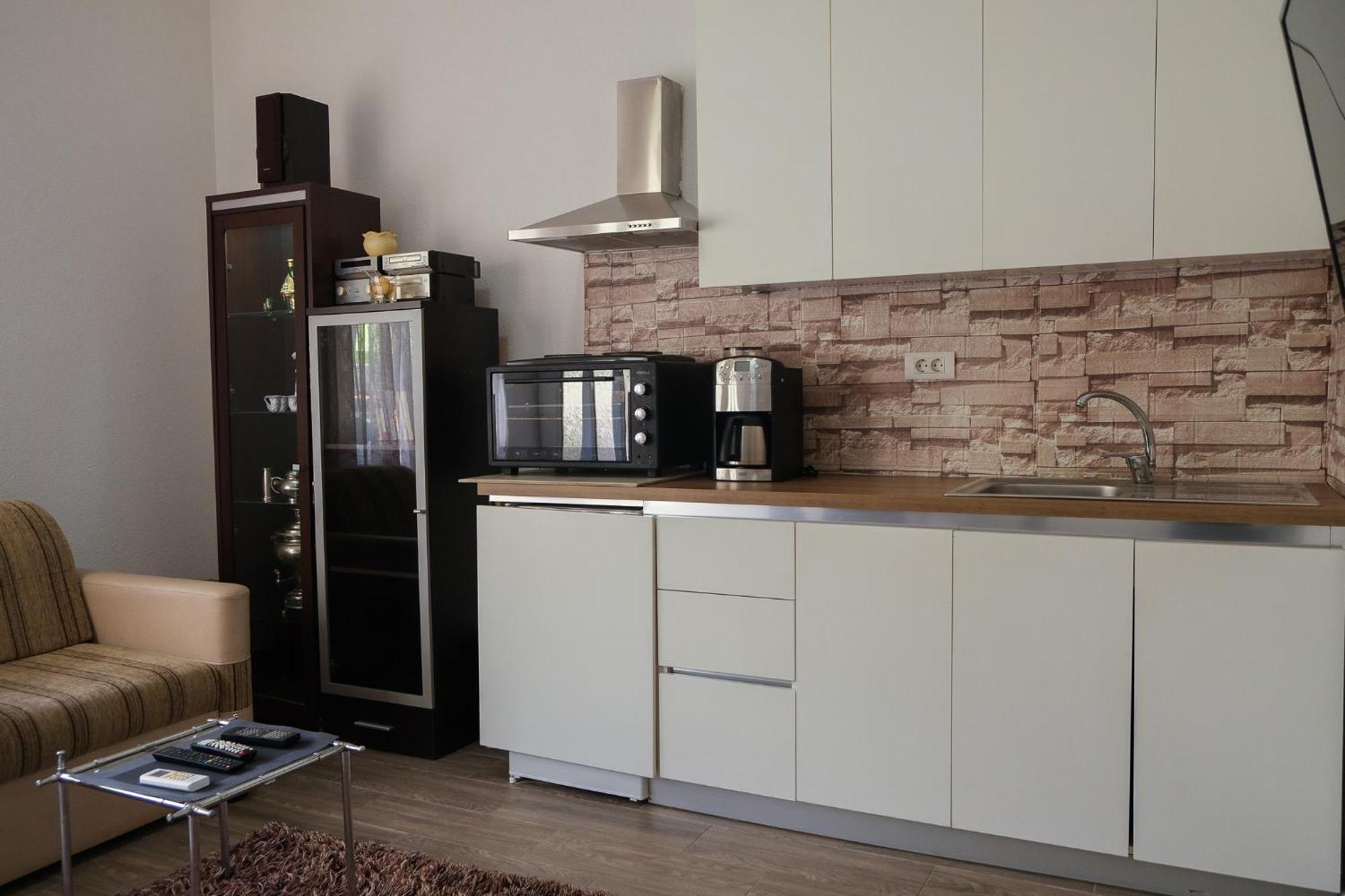 Cozy Spacious Apartment Pejë Esterno foto